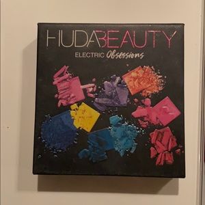 Huda beauty electric obsessions palette